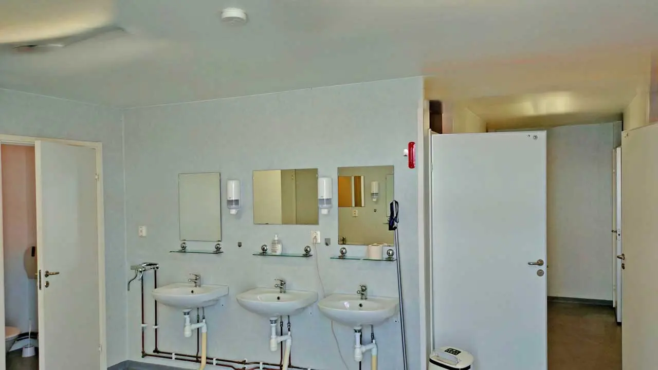 Tvättställ i servicehuset